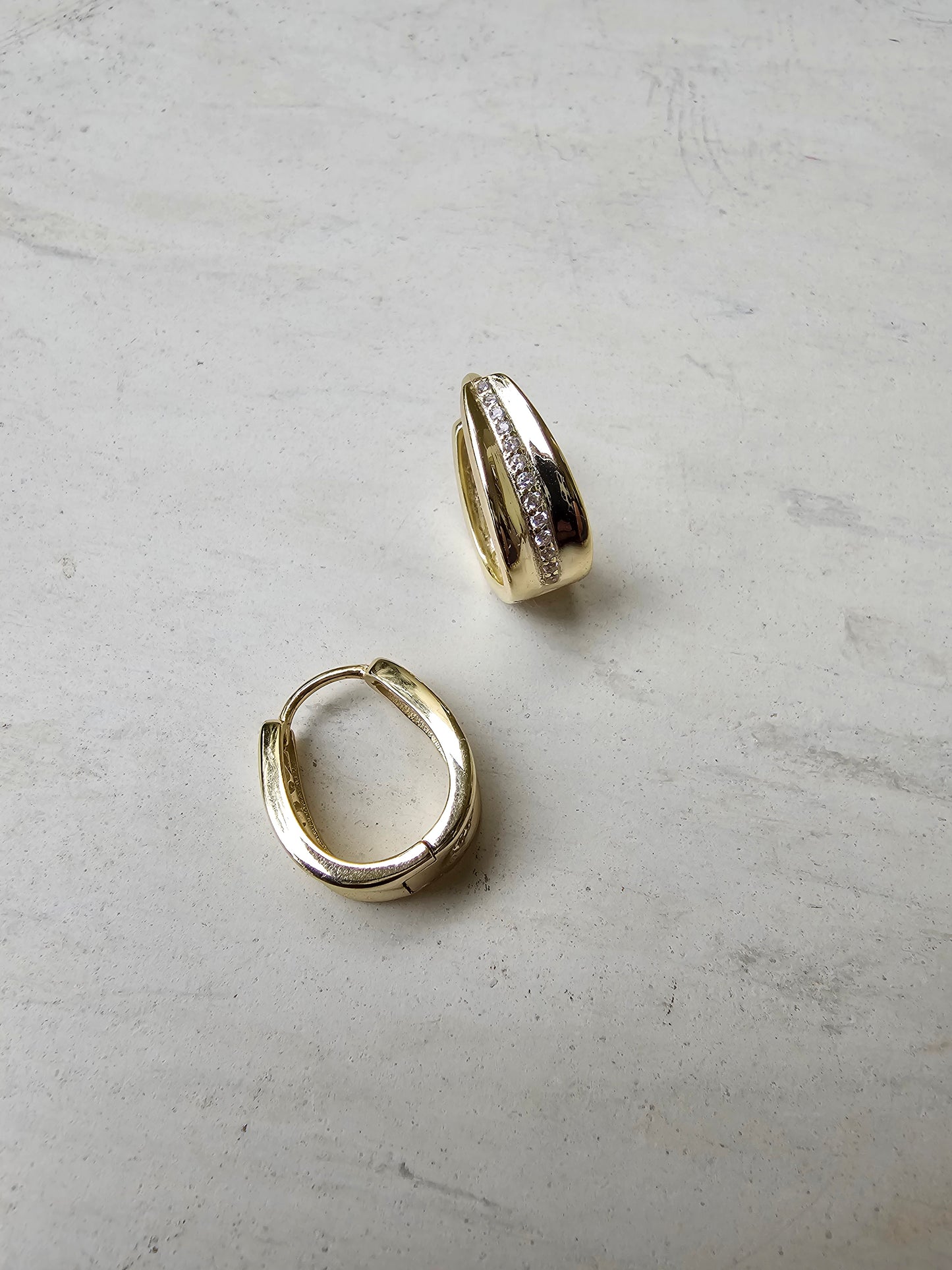 Chubby golden hoops