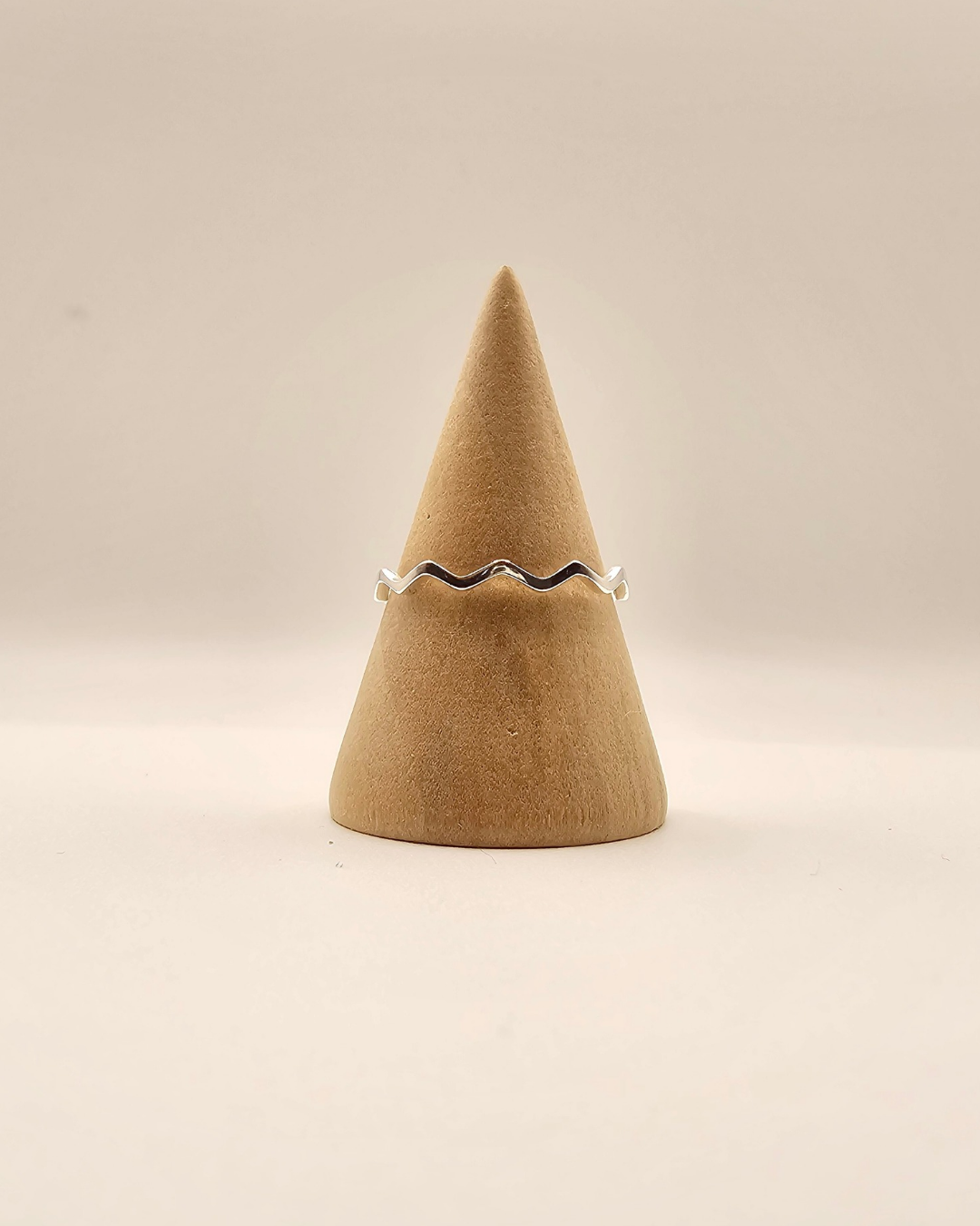 Wavy ring
