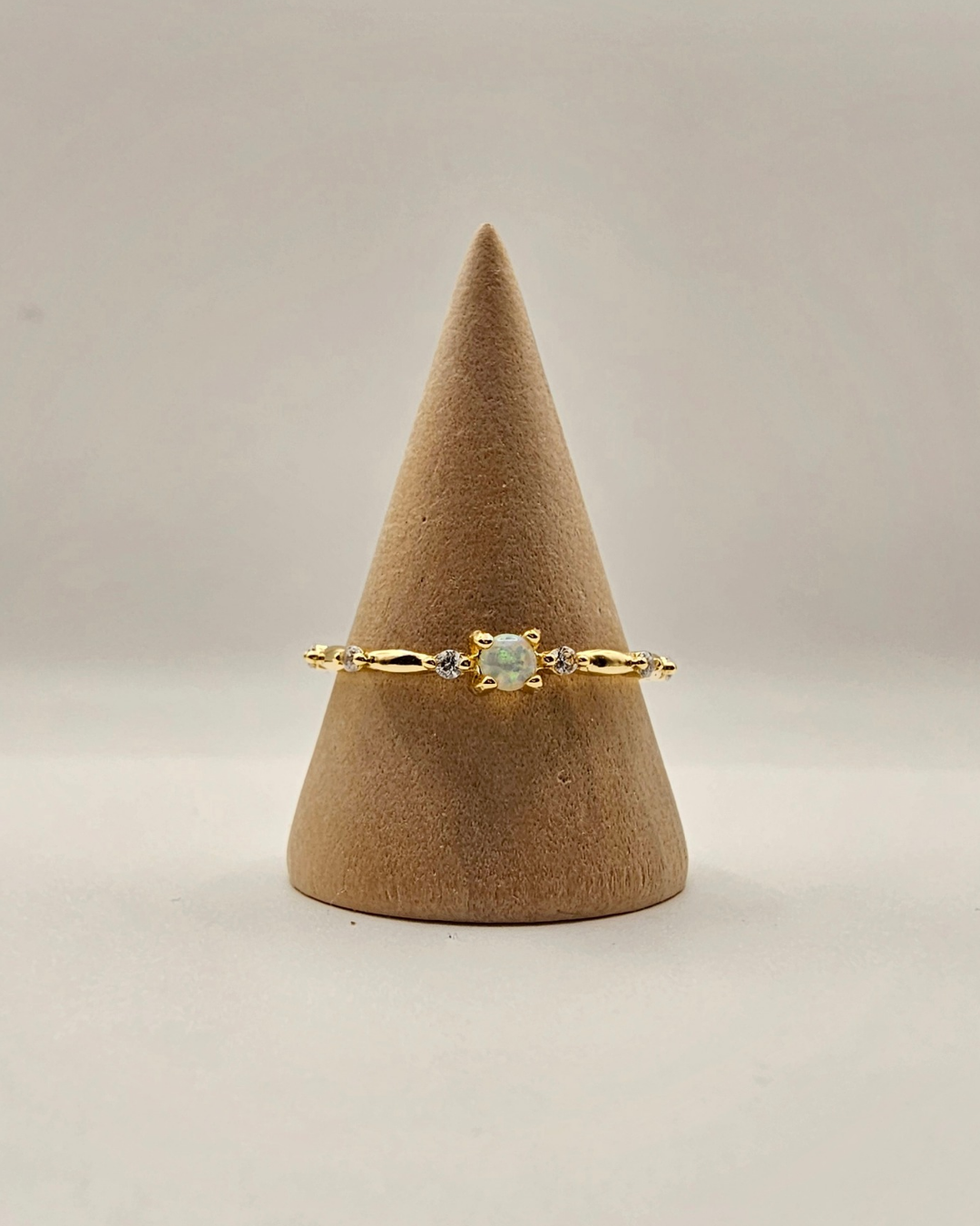 Opalito blanco ring