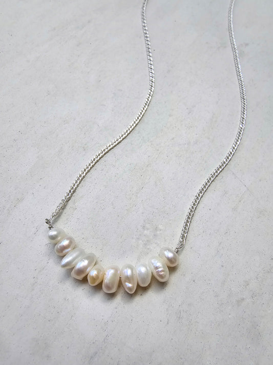 Pearl line necklace