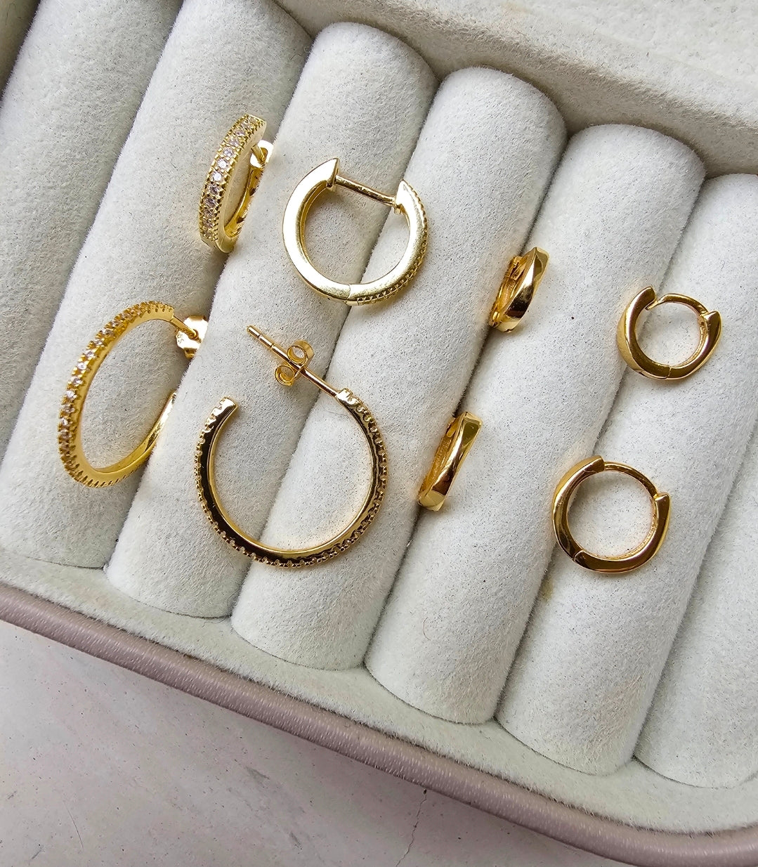 Golden huggies